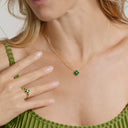 Collier trèfle LÉGENDE en Argent Doré & Malachite porté